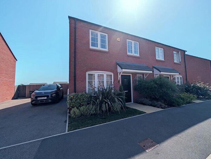 3 Bedroom Semi-Detached House To Rent In Mercury Road, Barton Seagrave, NN15