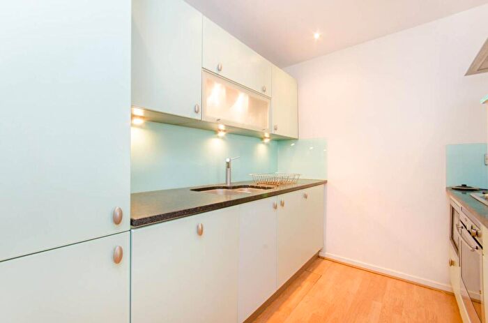 1 Bedroom Flat To Rent In Cold Harbour, Canary Wharf, London, E14