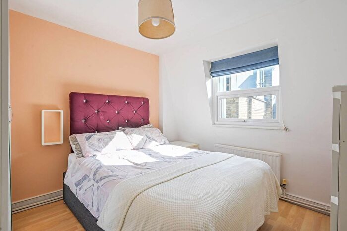 1 Bedroom Flat For Sale In Mile End Road, Stepney, London, E1