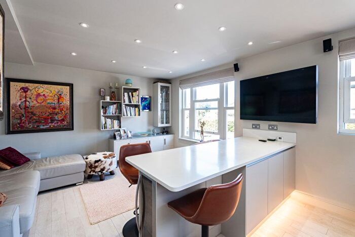 1 Bedroom Flat For Sale In Arundel Road, Dorking, RH4