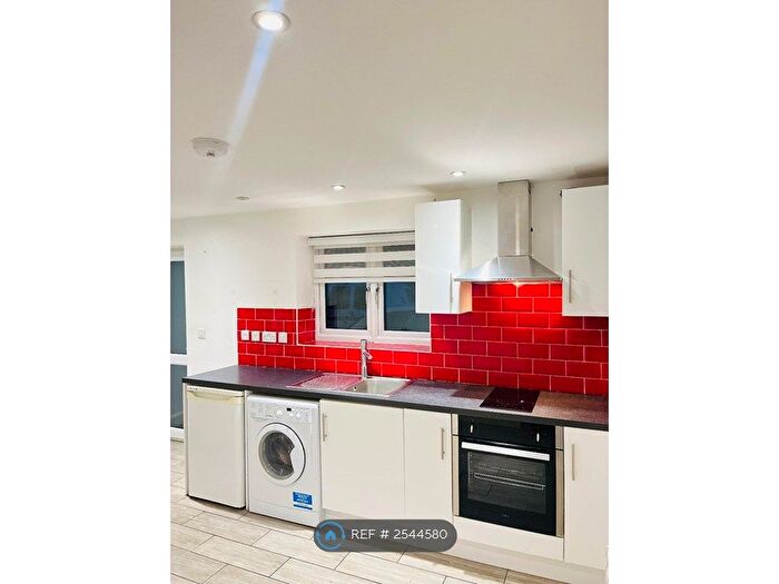 1 Bedroom Bungalow To Rent In Leighton Road, Enfield, EN1