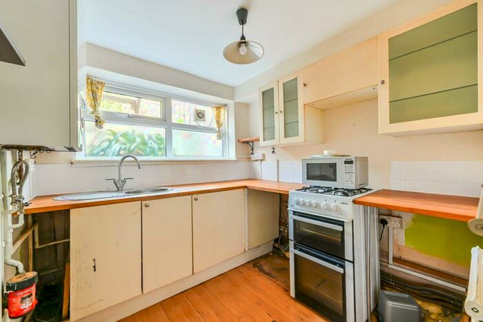 1 Bedroom Flat To Rent In Southwell Road, Camberwell, London, SE5
