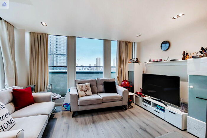 2 Bedroom Apartment To Rent In City Tower, Limeharbour, London, E14