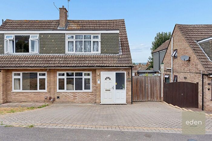 3 Bedroom Semi-detached House For Sale In Primrose Drive, Ditton, ME20