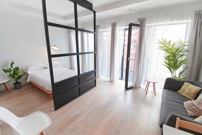Flat For Sale In Lyell Street London, E14