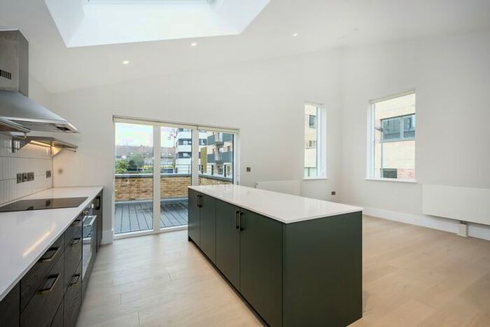 3 Bedroom Mews House To Rent In North Drive, Hounslow TW3