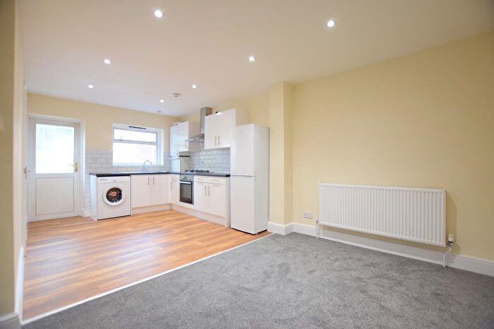 1 Bedroom Flat To Rent In Belgrave Road, Ilford, IG1