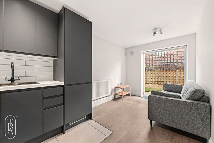 2 Bedroom Flat To Rent In Campbell Road, London, E3