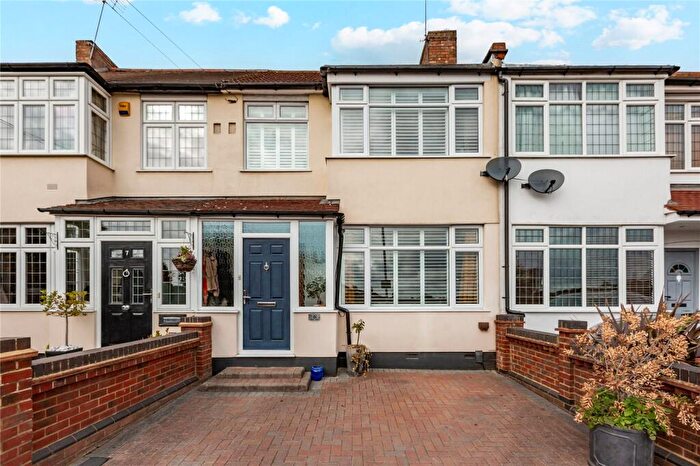 3 Bedroom Terraced House For Sale In Holme Road, Hornchurch, RM11