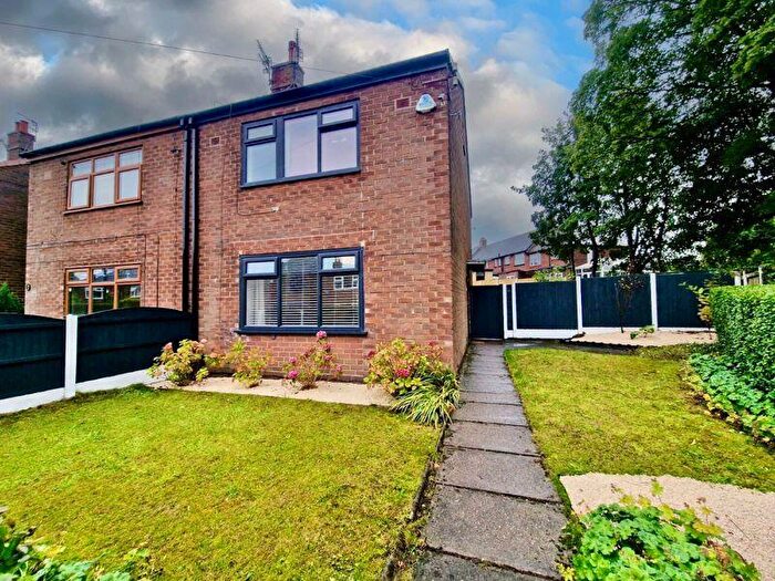 3 Bedroom Semi-Detached House For Sale In The Grange, Gee Cross, SK14