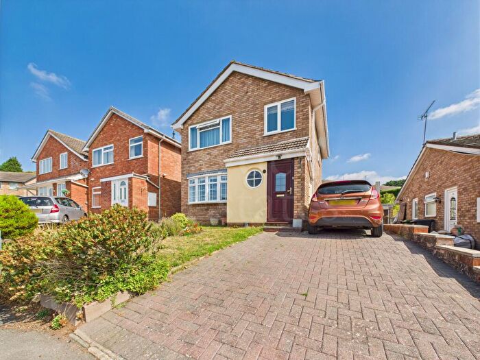 3 Bedroom Detached House For Sale In Shakespeare Drive, Kidderminster, DY10