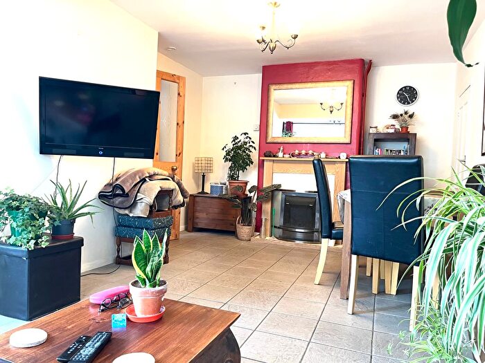 2 Bedroom Semi-Detached House For Sale In High Street, Wootton, Ryde, PO33