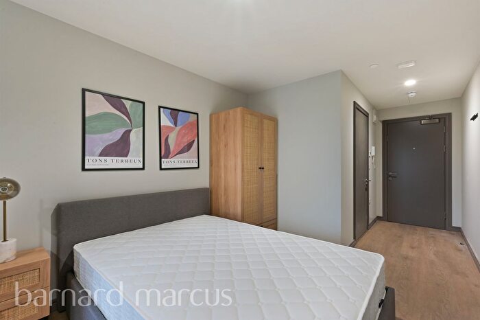 Studio To Rent In Victoria Road, Feltham, TW13