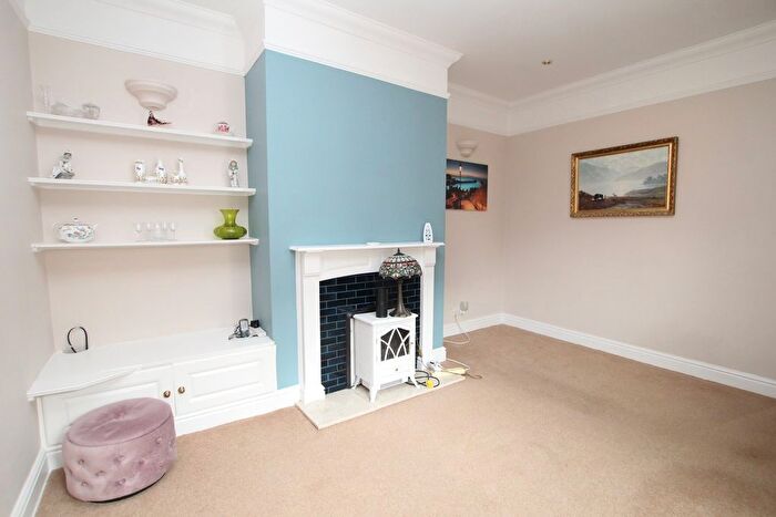 2 Bedroom Semi-detached Bungalow For Sale In Sheep Walk, Shepperton, TW17