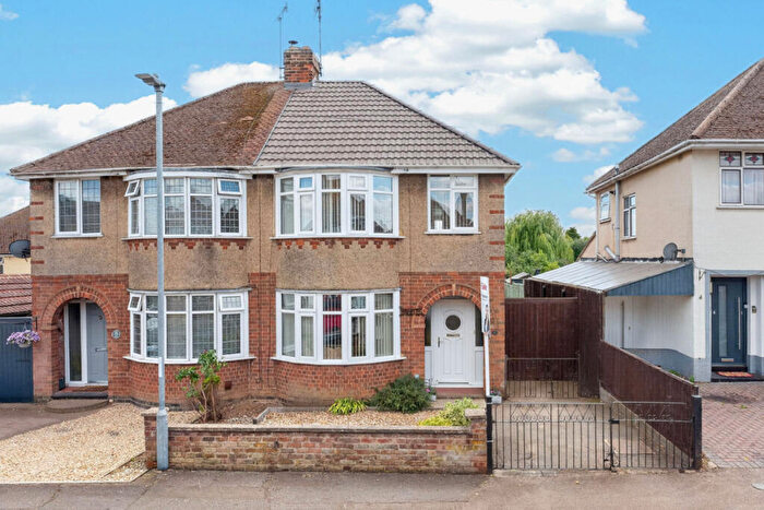 3 Bedroom Semi Detached House For Sale In East Avenue, Kettering, NN15