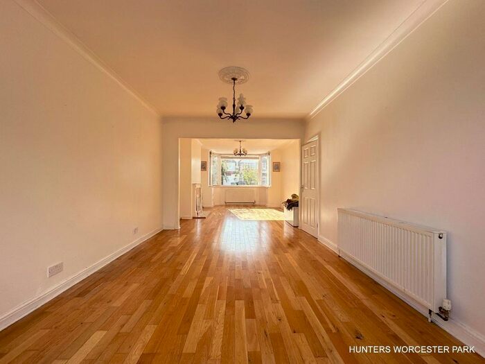 3 Bedroom Detached House To Rent In Manor Drive North, Worcester Park, KT4