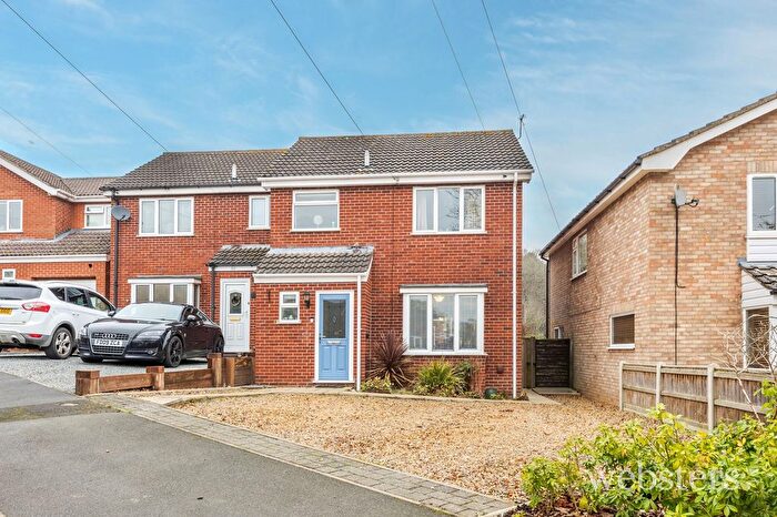 3 Bedroom Semi-Detached House For Sale In Laburnum Avenue, Taverham, NR8
