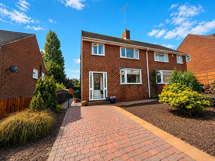 3 Bedroom Semi-Detached House For Sale In Leawood Road, Midway, DE11