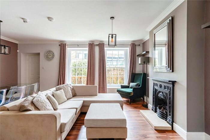 2 Bedroom Apartment For Sale In Pro-Cathedral Lane, Clifton, Bristol, BS8