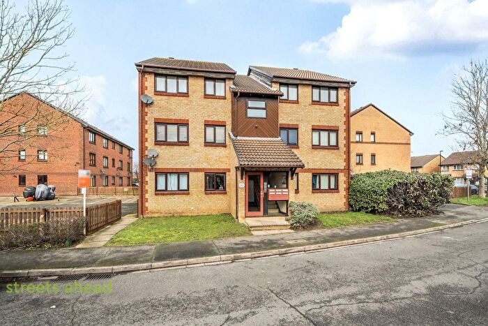 2 Bedroom Flat For Sale In Davies Close, Croydon, CR0