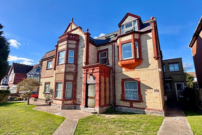 2 Bedroom Flat For Sale In Victoria Avenue, Swanage, BH19