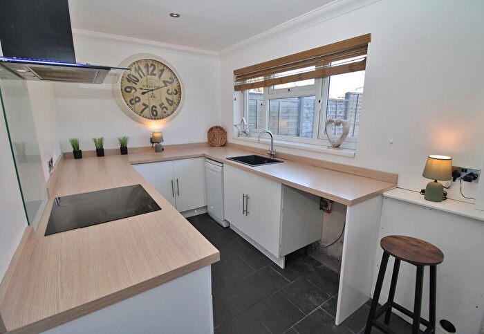3 Bedroom End Of Terrace House For Sale In Bondfields Crescent, Leigh Park, PO9