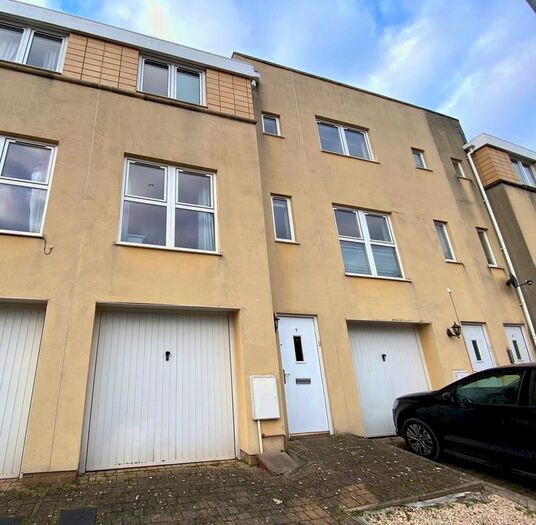 4 Bedroom Terraced House To Rent In Richmond Court, Exeter, Devon, EX4