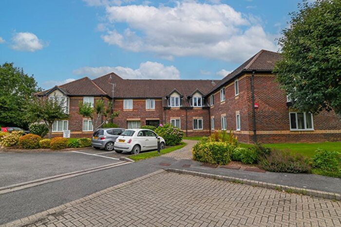 2 Bedroom Property For Sale In Home Mead, Denmead, PO7