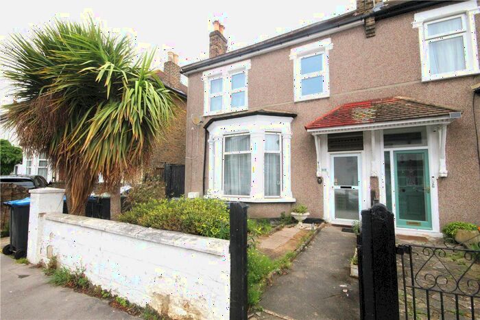 2 Bedroom Flat To Rent In Farnley Road, South Norwood, London, SE25