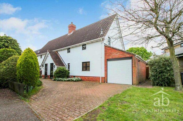 2 Bedroom Semi-Detached House To Rent In Harvesters Way, Martlesham Heath, Ipswich, IP5