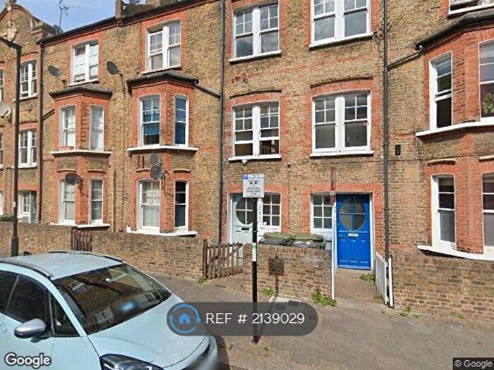 3 Bedroom Flat To Rent In Cato Road, London, SW4