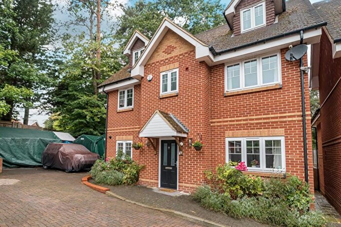5 Bedroom Detached House For Sale In Camberley, Surrey, GU15