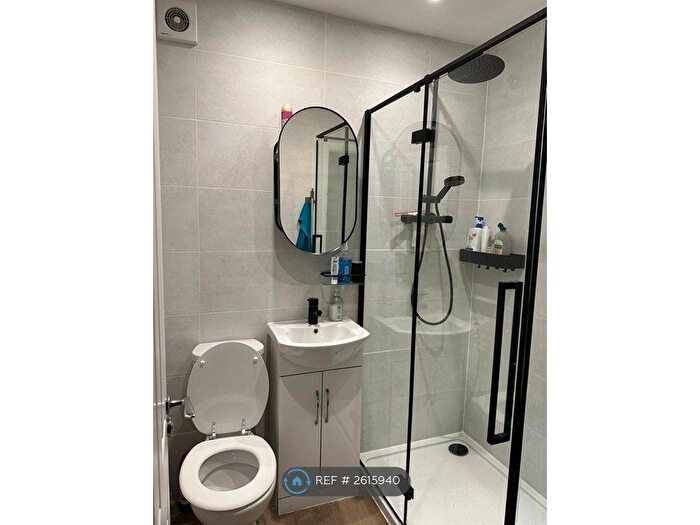 5 Bedroom Detached House To Rent In Warren Road, Purley, CR8