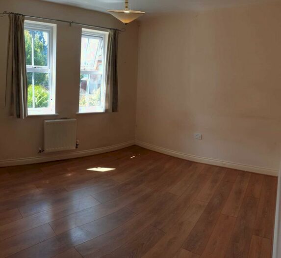 2 Bedroom Flat To Rent In Arklay, Uxbridge, UB8