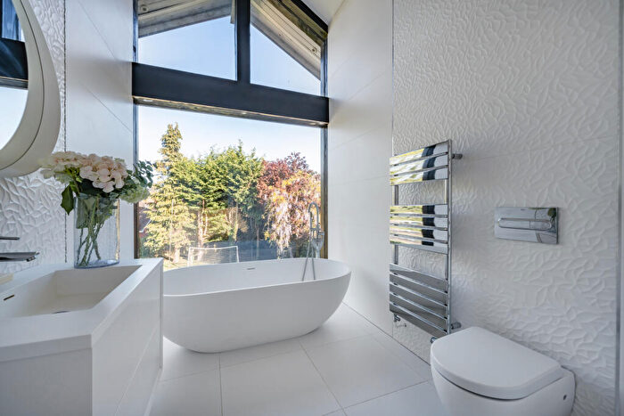 4 Bedroom Detached House For Sale In Mapledurham Drive, Purley On Thames, Reading, Berkshire, RG8