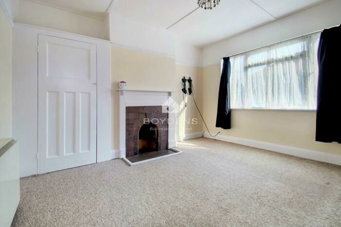 2 Bedroom Flat To Rent In Coppins Road, Clacton On Sea, CO15