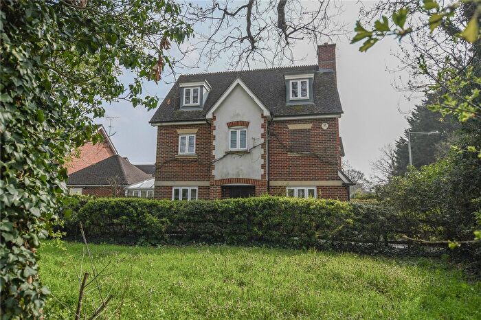 4 Bedroom Detached House For Sale In Keephatch Road, Wokingham, Berkshire, RG40