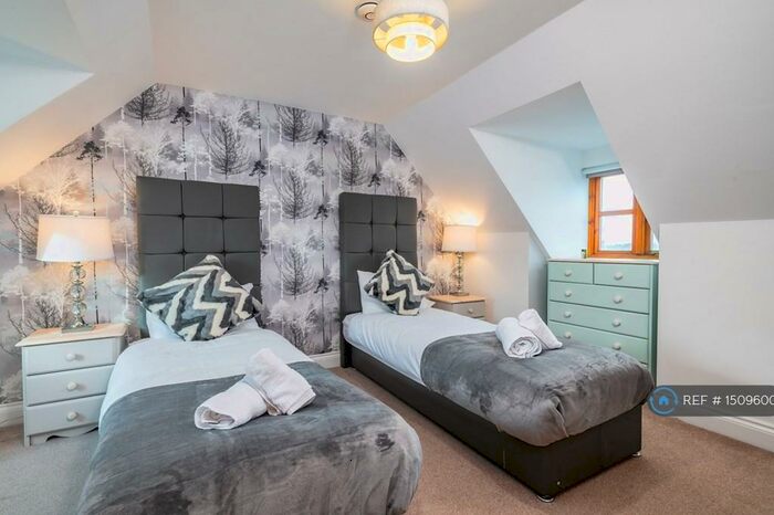 4 Bedroom Semi-Detached House To Rent In London Road, Milton Keynes, MK5