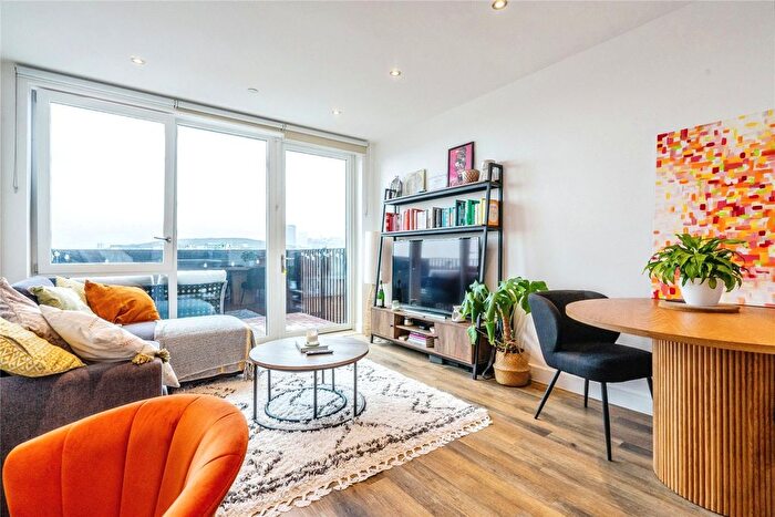 1 Bedroom Flat For Sale In Wyvern Court, Oliver Road, E10