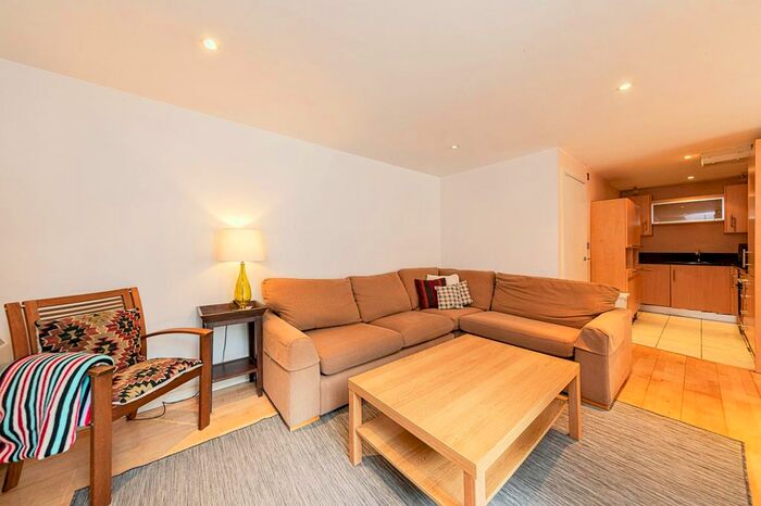 3 Bedroom Flat To Rent In William Road, London, NW1