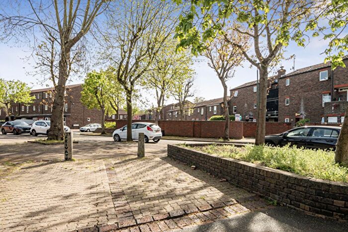 1 Bedroom Maisonette For Sale In Glimpsing Green, Erith, DA18