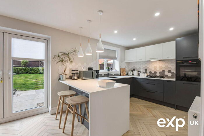 4 Bedroom Link Detached House For Sale In Portland Way, Clipstone Village, NG21