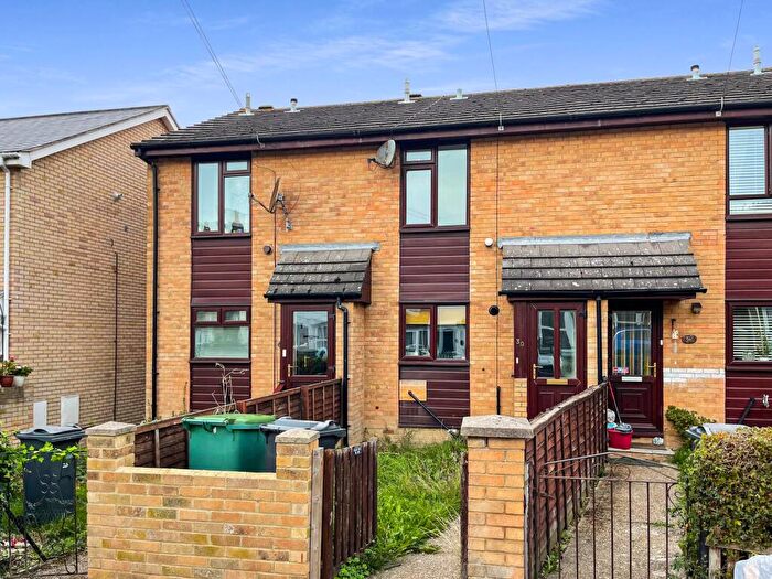 2 Bedroom Terraced House For Sale In Kings Road, East Cowes, PO32