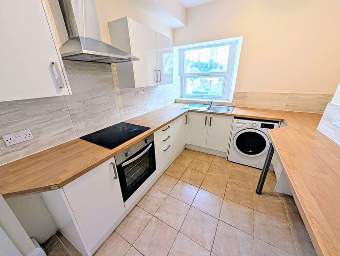 2 Bedroom Flat To Rent In Clytha Square, Newport, NP20