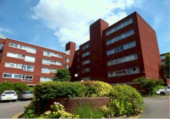2 Bedroom Flat To Rent In Homefield Park, Sutton, Surrey, SM1