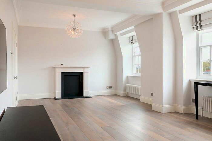 3 Bedroom Flat To Rent In Malvern Court, South Kensington, SW7