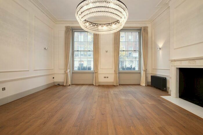 3 Bedroom Flat To Rent In Gloucester Place, London, W1U