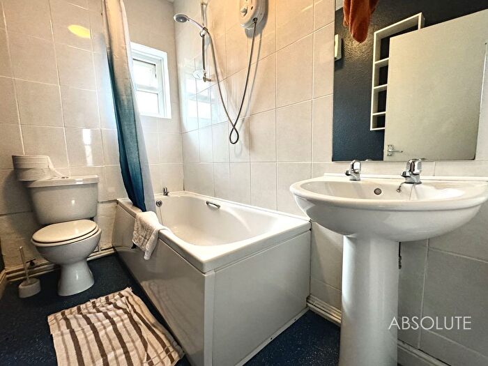 1 Bedroom Flat To Rent In Union Street, Newton Abbot, TQ12