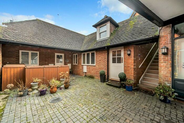 2 Bedroom Flat To Rent In Middle Street, Shere, Guildford, GU5