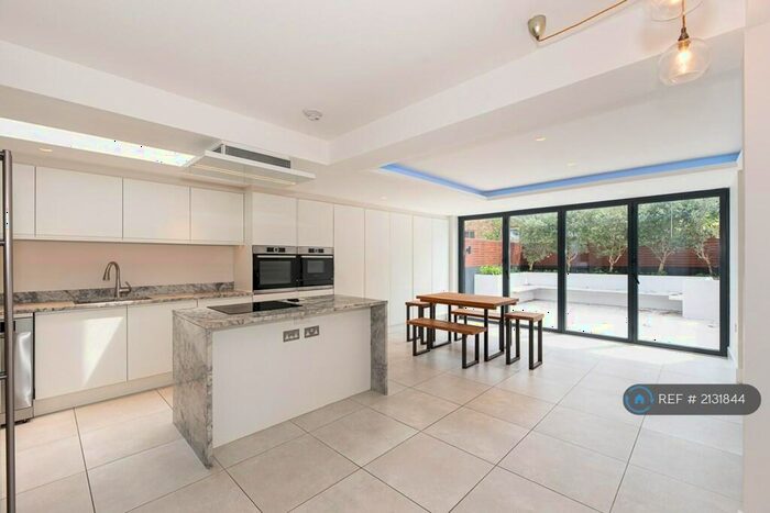 2 Bedroom Flat To Rent In Mallinson Road, London, SW11